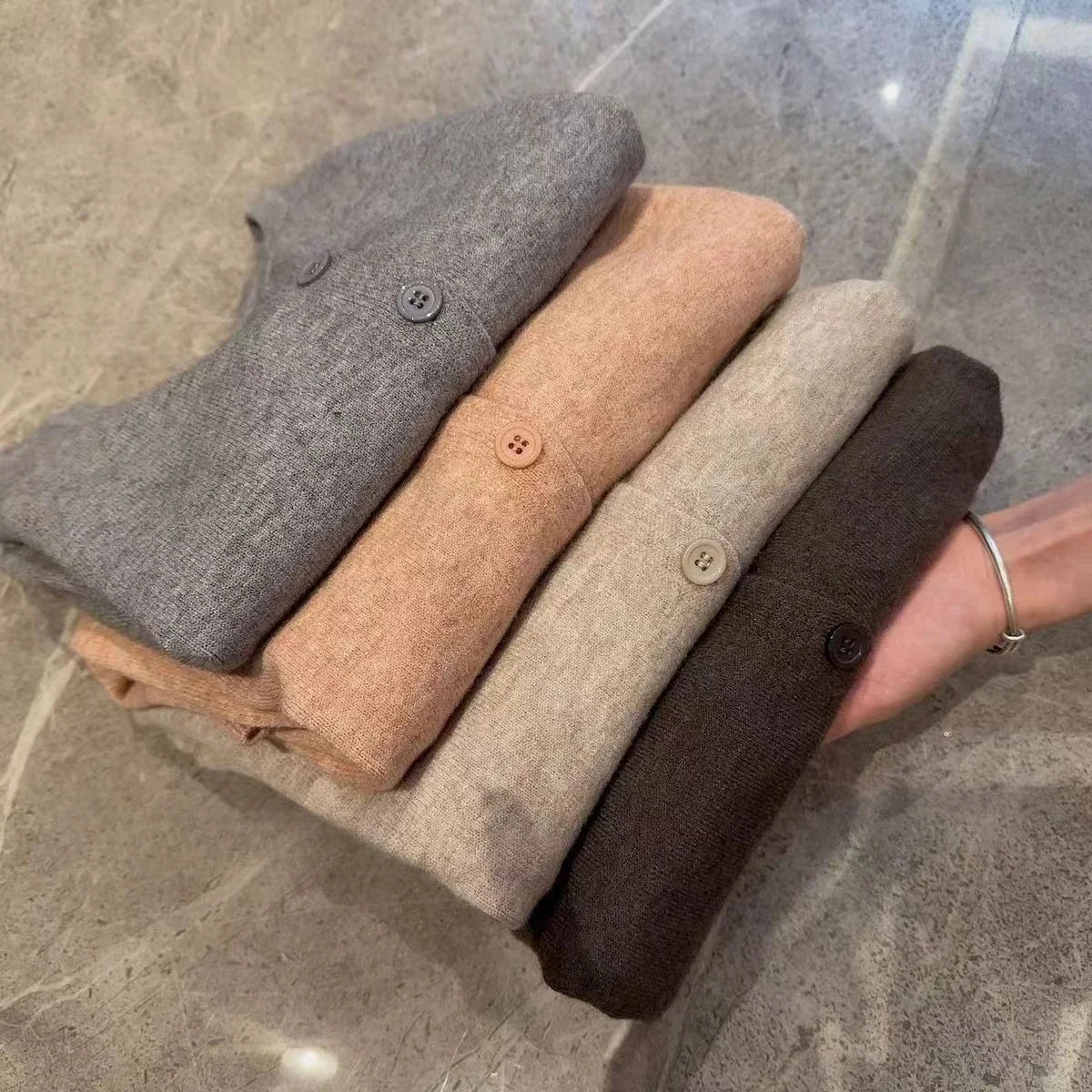 2025 New Fashion Women's Fleece Knit Loose Short Cashmere Sweater Round Neck Warm Korean Sle Casual Female Sweater Top Cloting